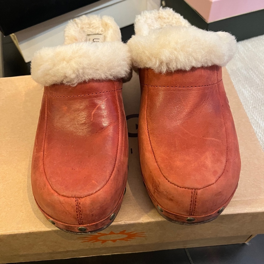 Ugh Kalie flame clog